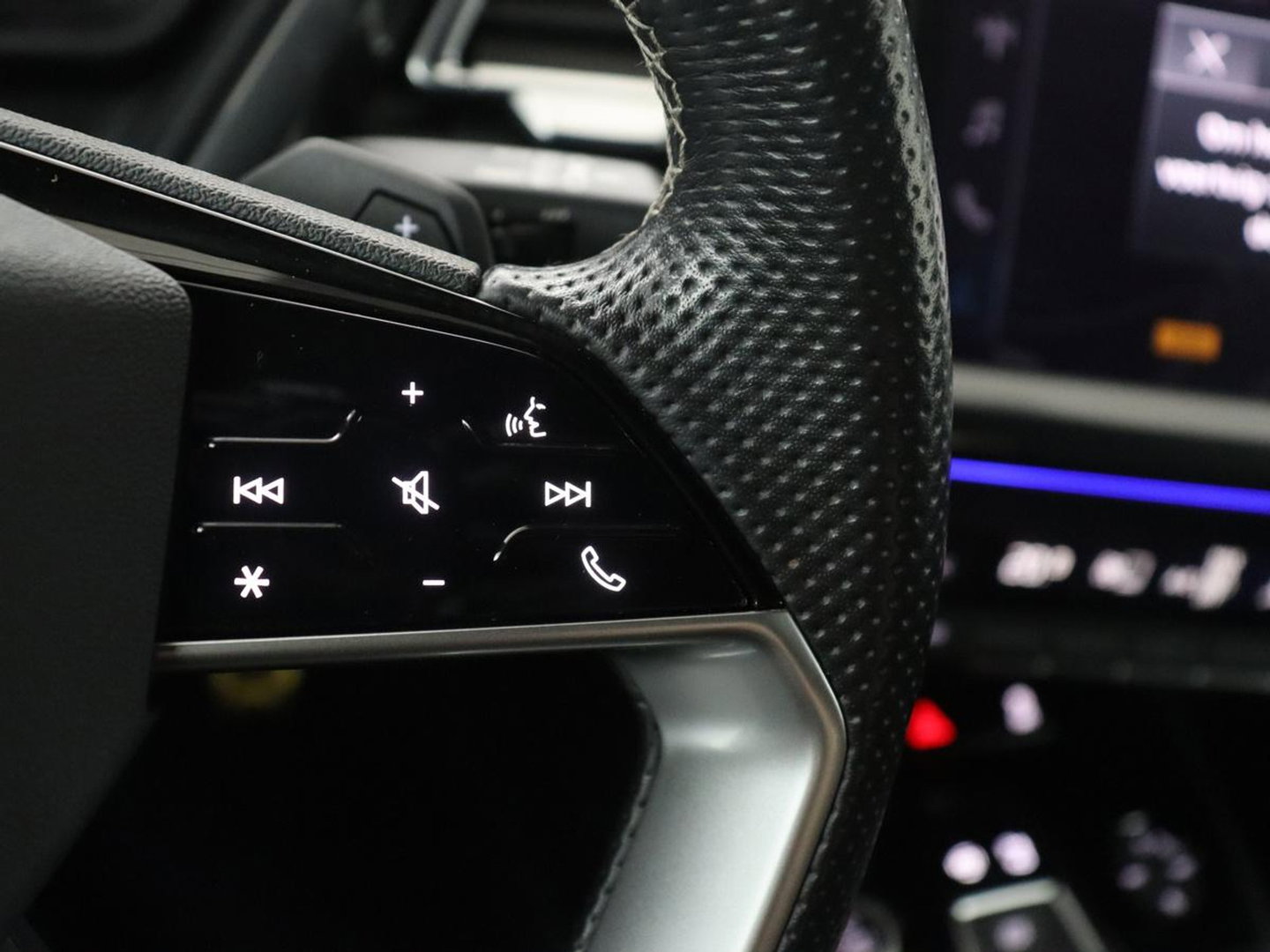 Audi Q4 e-tron 40 S edition 77 kWh | SOH 96% | Camera | Stoelverwarming | Keyless Entry | Apple Carplay | LED | S-Line |