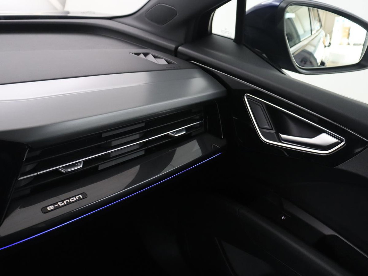 Audi Q4 e-tron 40 S edition 77 kWh | SOH 96% | Camera | Stoelverwarming | Keyless Entry | Apple Carplay | LED | S-Line |