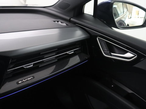 Audi Q4 e-tron 40 S edition 77 kWh | SOH 96% | Camera | Stoelverwarming | Keyless Entry | Apple Carplay | LED | S-Line |