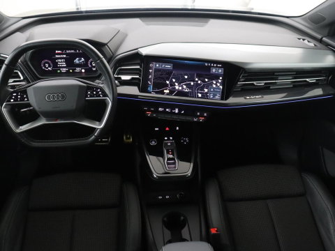 Audi Q4 e-tron 40 S edition 77 kWh | SOH 96% | Camera | Stoelverwarming | Keyless Entry | Apple Carplay | LED | S-Line |