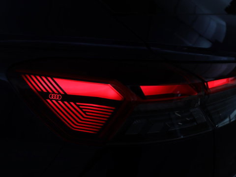 Audi Q4 e-tron 40 S edition 77 kWh | SOH 96% | Camera | Stoelverwarming | Keyless Entry | Apple Carplay | LED | S-Line |