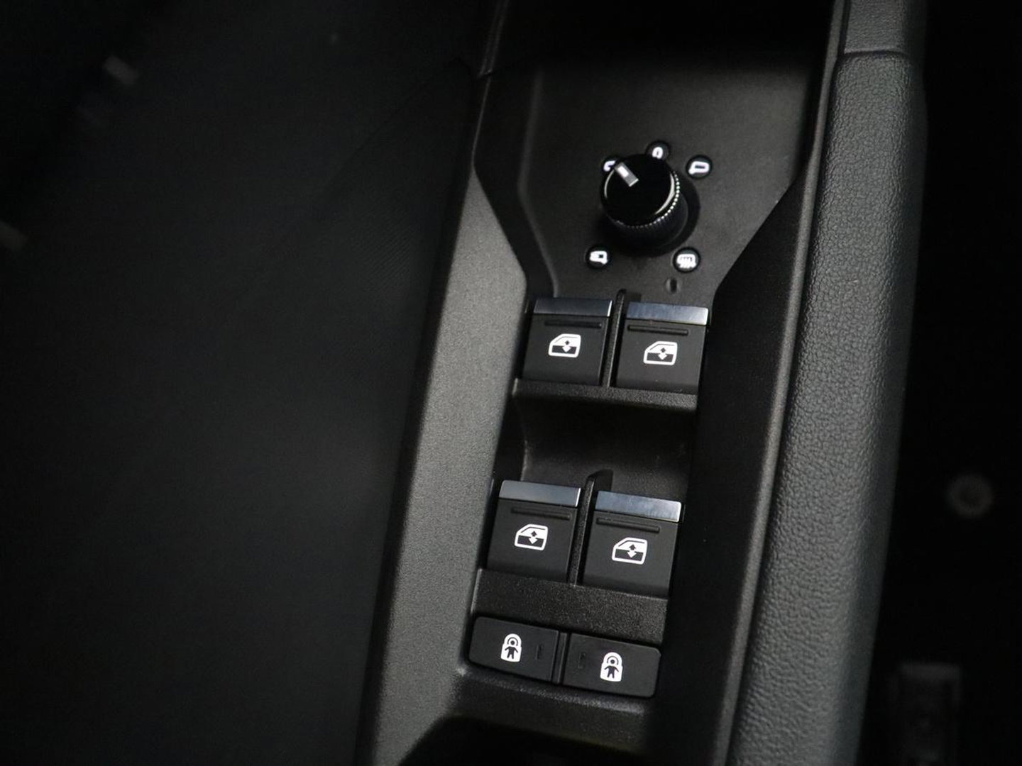 Audi Q4 e-tron 40 S edition 77 kWh | SOH 96% | Camera | Stoelverwarming | Keyless Entry | Apple Carplay | LED | S-Line |