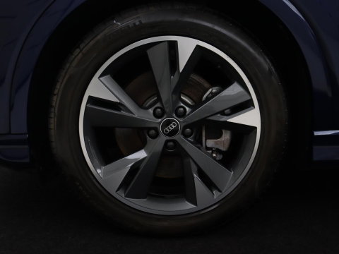 Audi Q4 e-tron 40 S edition 77 kWh | SOH 96% | Camera | Stoelverwarming | Keyless Entry | Apple Carplay | LED | S-Line |