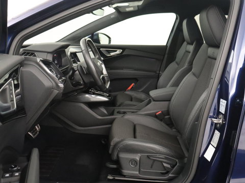 Audi Q4 e-tron 40 S edition 77 kWh | SOH 96% | Camera | Stoelverwarming | Keyless Entry | Apple Carplay | LED | S-Line |