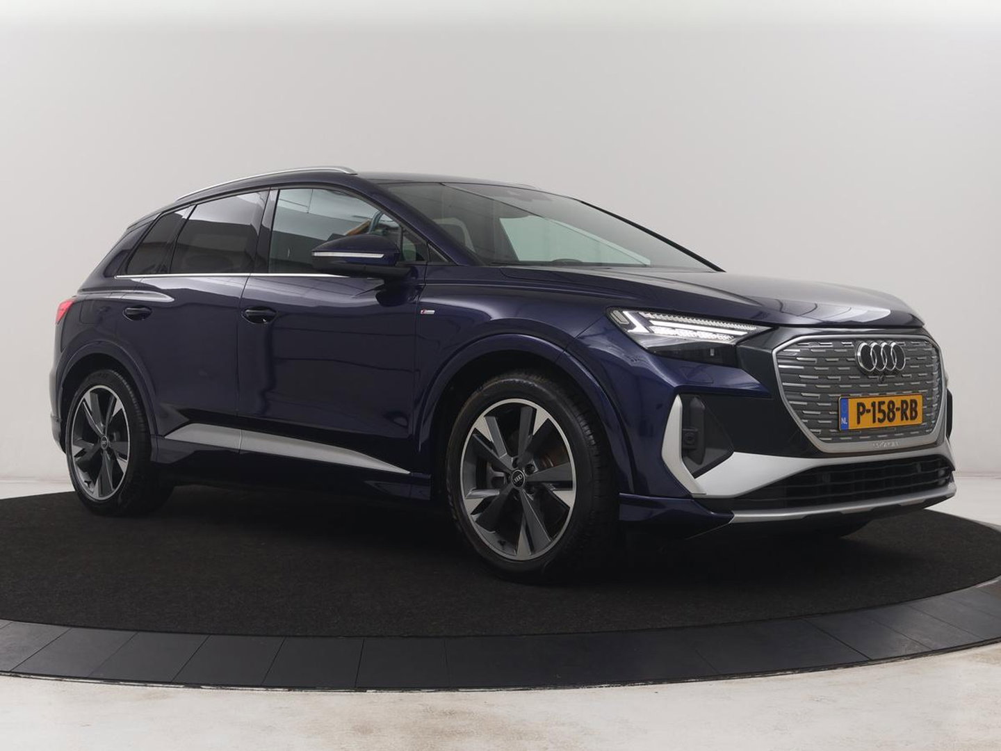 Audi Q4 e-tron 40 S edition 77 kWh | SOH 96% | Camera | Stoelverwarming | Keyless Entry | Apple Carplay | LED | S-Line |