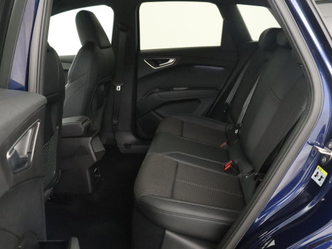 Audi Q4 e-tron 40 S edition 77 kWh | SOH 96% | Camera | Stoelverwarming | Keyless Entry | Apple Carplay | LED | S-Line |