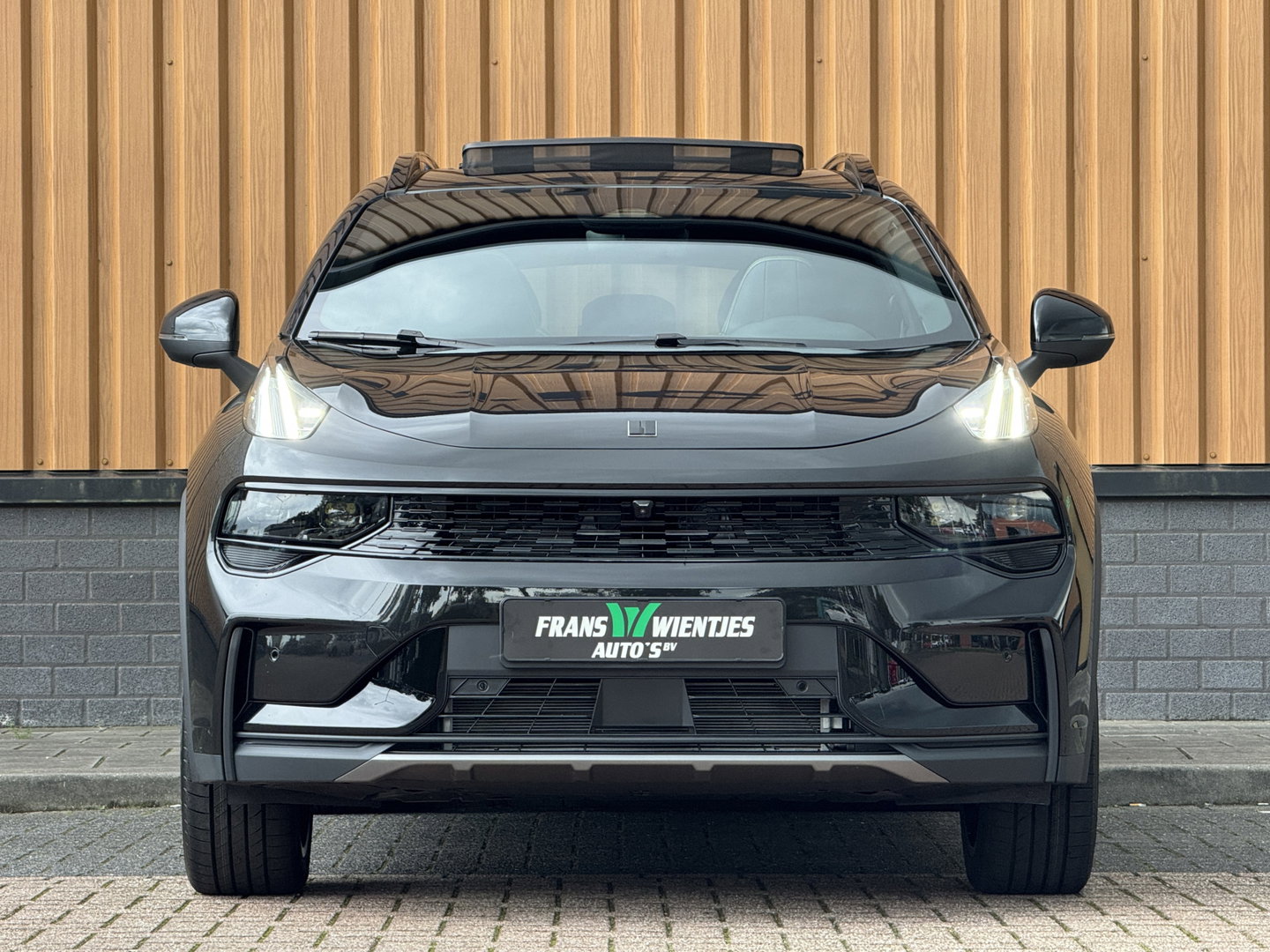 Lynk & Co 01 1.5 More | Panoramadak | Leder | 360° Camera | 20" Lichtmetaal | Infinity | Sfeerverlichting | Stuurverwarming | Stoelverwarming | Elektrische Bestuurdersstoel | Apple Carplay | Android Auto |