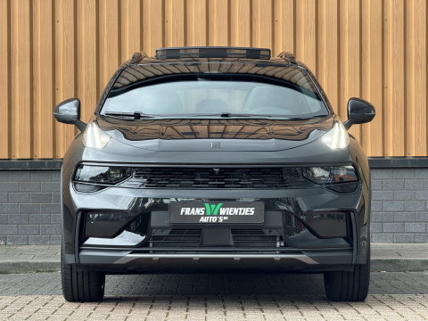 Lynk & Co 01 1.5 More | Panoramadak | Leder | 360° Camera | 20" Lichtmetaal | Infinity | Sfeerverlichting | Stuurverwarming | Stoelverwarming | Elektrische Bestuurdersstoel | Apple Carplay | Android Auto |