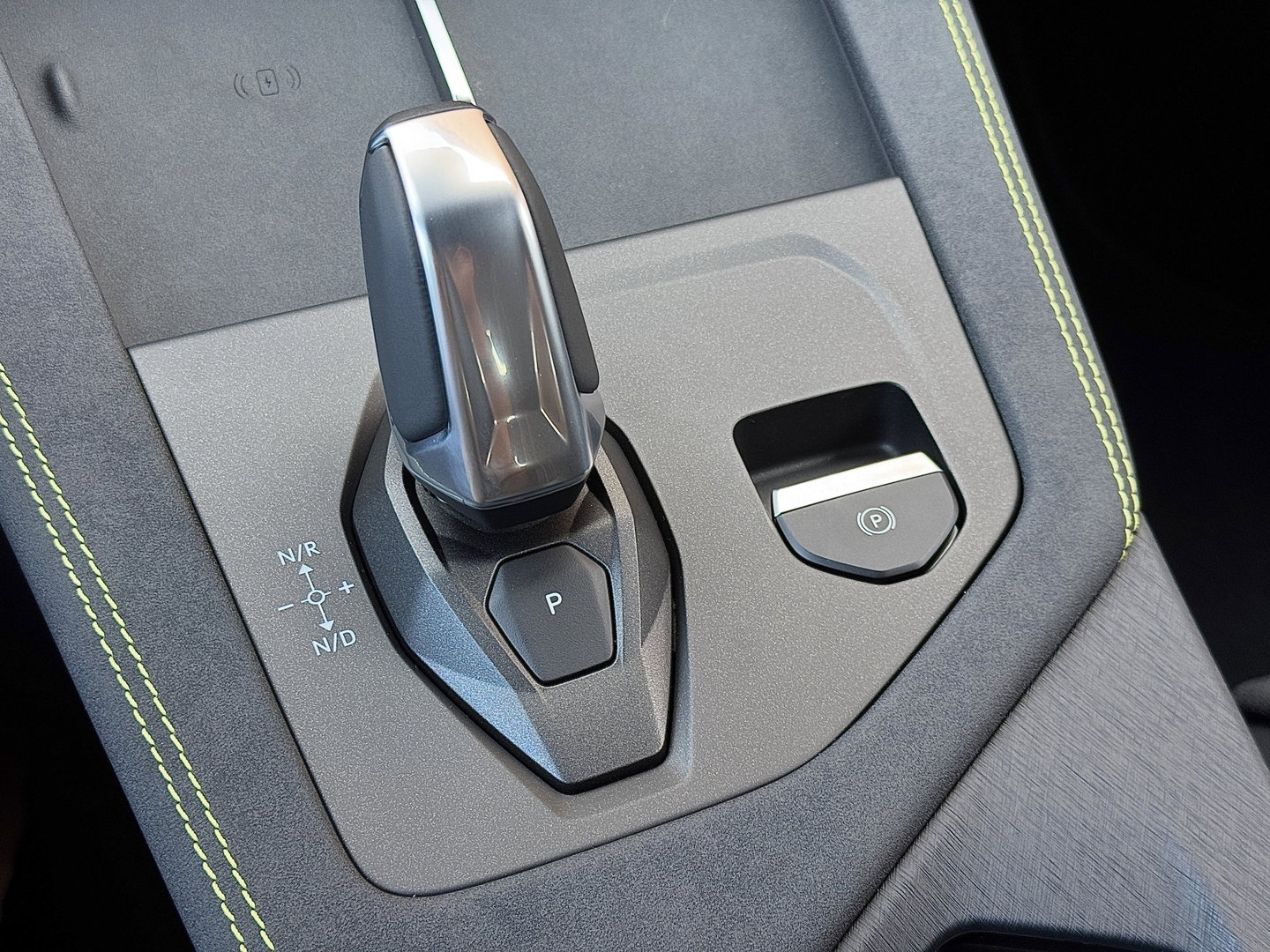 Lynk & Co 01 1.5 More | Panoramadak | Leder | 360° Camera | 20" Lichtmetaal | Infinity | Sfeerverlichting | Stuurverwarming | Stoelverwarming | Elektrische Bestuurdersstoel | Apple Carplay | Android Auto |