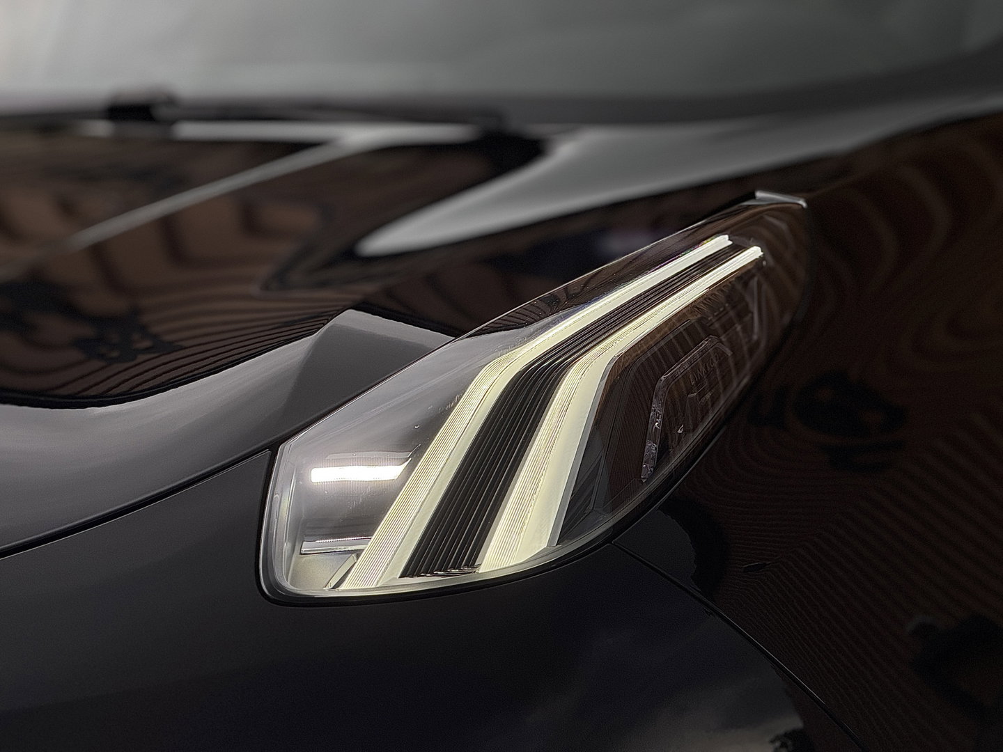 Lynk & Co 01 1.5 More | Panoramadak | Leder | 360° Camera | 20" Lichtmetaal | Infinity | Sfeerverlichting | Stuurverwarming | Stoelverwarming | Elektrische Bestuurdersstoel | Apple Carplay | Android Auto |
