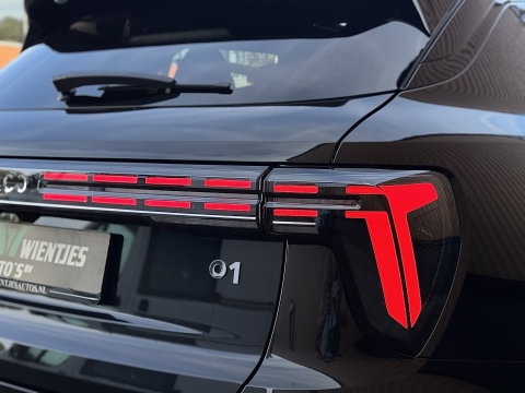 Lynk & Co 01 1.5 More | Panoramadak | Leder | 360° Camera | 20" Lichtmetaal | Infinity | Sfeerverlichting | Stuurverwarming | Stoelverwarming | Elektrische Bestuurdersstoel | Apple Carplay | Android Auto |