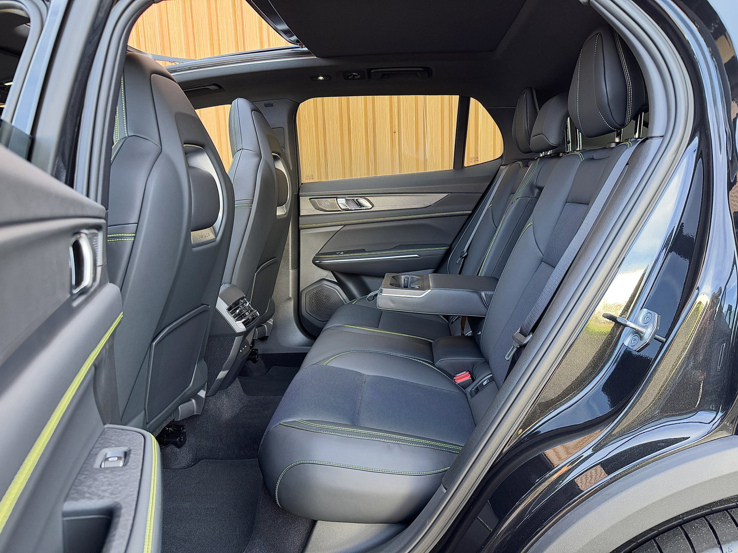 Lynk & Co 01 1.5 More | Panoramadak | Leder | 360° Camera | 20" Lichtmetaal | Infinity | Sfeerverlichting | Stuurverwarming | Stoelverwarming | Elektrische Bestuurdersstoel | Apple Carplay | Android Auto |