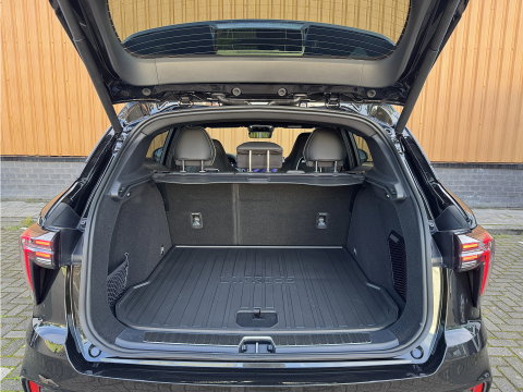 Lynk & Co 01 1.5 More | Panoramadak | Leder | 360° Camera | 20" Lichtmetaal | Infinity | Sfeerverlichting | Stuurverwarming | Stoelverwarming | Elektrische Bestuurdersstoel | Apple Carplay | Android Auto |