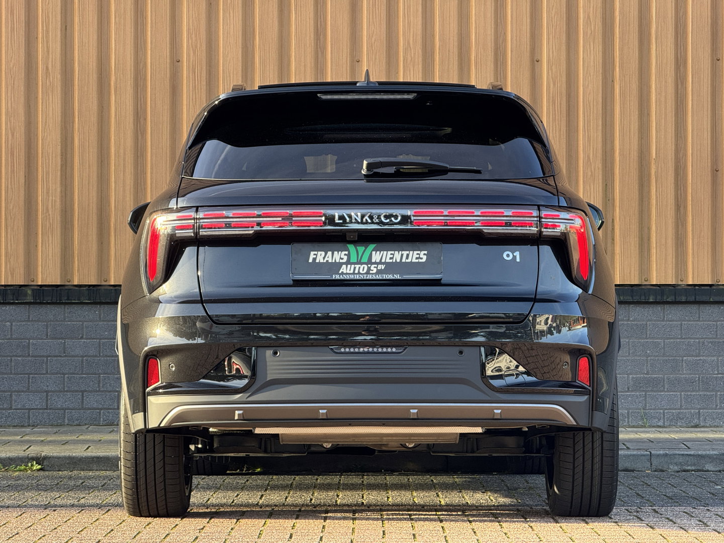 Lynk & Co 01 1.5 More | Panoramadak | Leder | 360° Camera | 20" Lichtmetaal | Infinity | Sfeerverlichting | Stuurverwarming | Stoelverwarming | Elektrische Bestuurdersstoel | Apple Carplay | Android Auto |