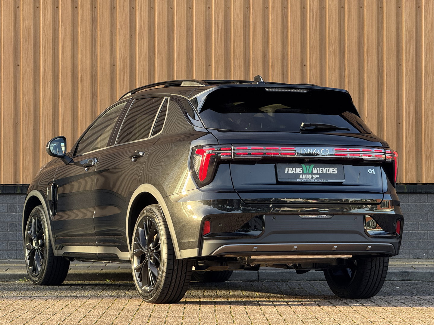 Lynk & Co 01 1.5 More | Panoramadak | Leder | 360° Camera | 20" Lichtmetaal | Infinity | Sfeerverlichting | Stuurverwarming | Stoelverwarming | Elektrische Bestuurdersstoel | Apple Carplay | Android Auto |