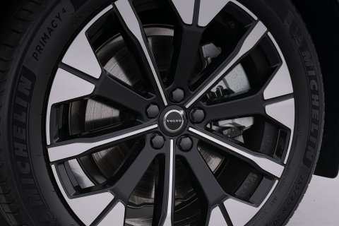 Volvo XC60 T8 Ultra Dark | Luchtvering | Harman/Kardon | Panoramadak | 360° Camera | Head-Up | Stoel+Stuurverwarming | ACC
