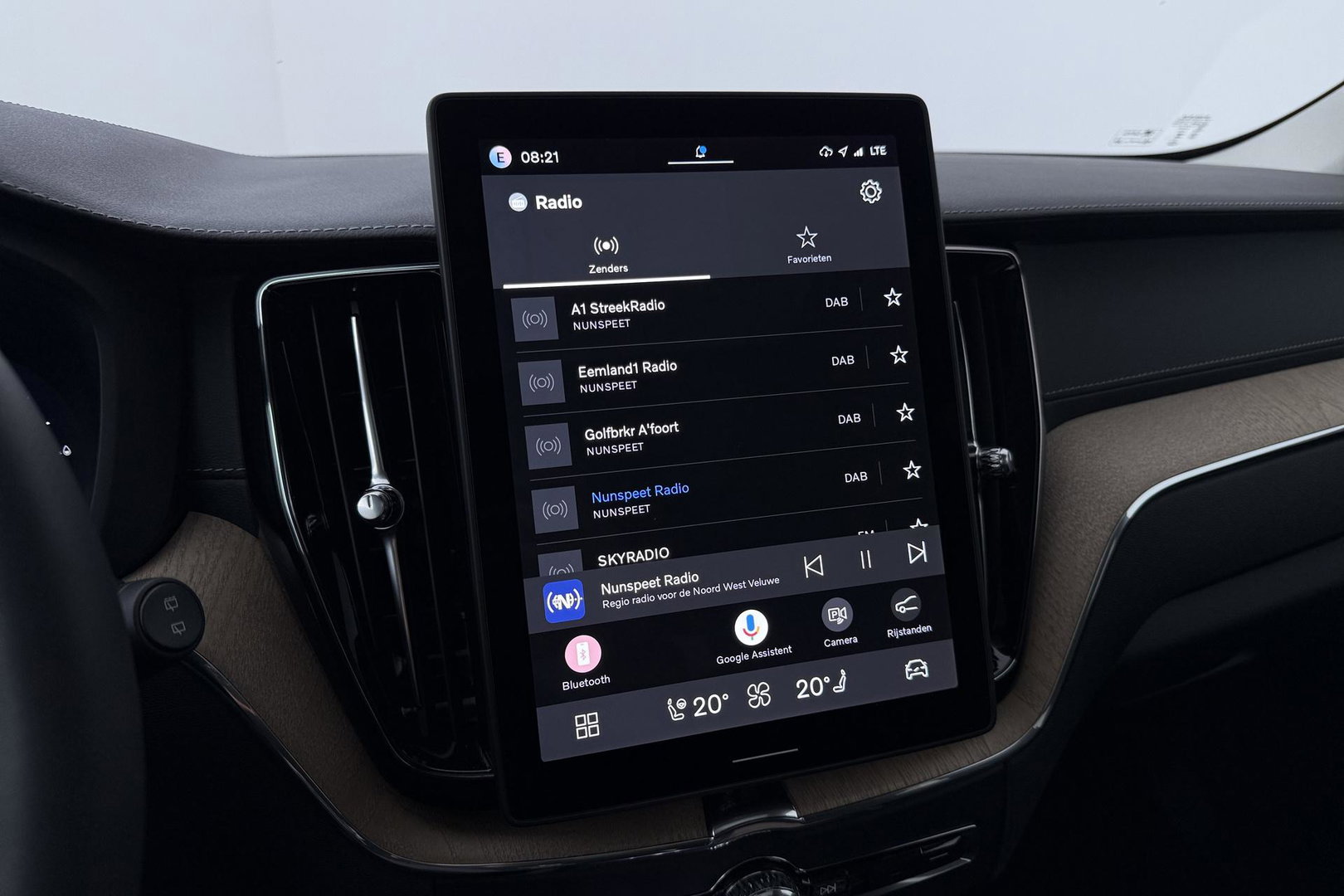 Volvo XC60 T8 Ultra Dark | Luchtvering | Harman/Kardon | Panoramadak | 360° Camera | Head-Up | Stoel+Stuurverwarming | ACC