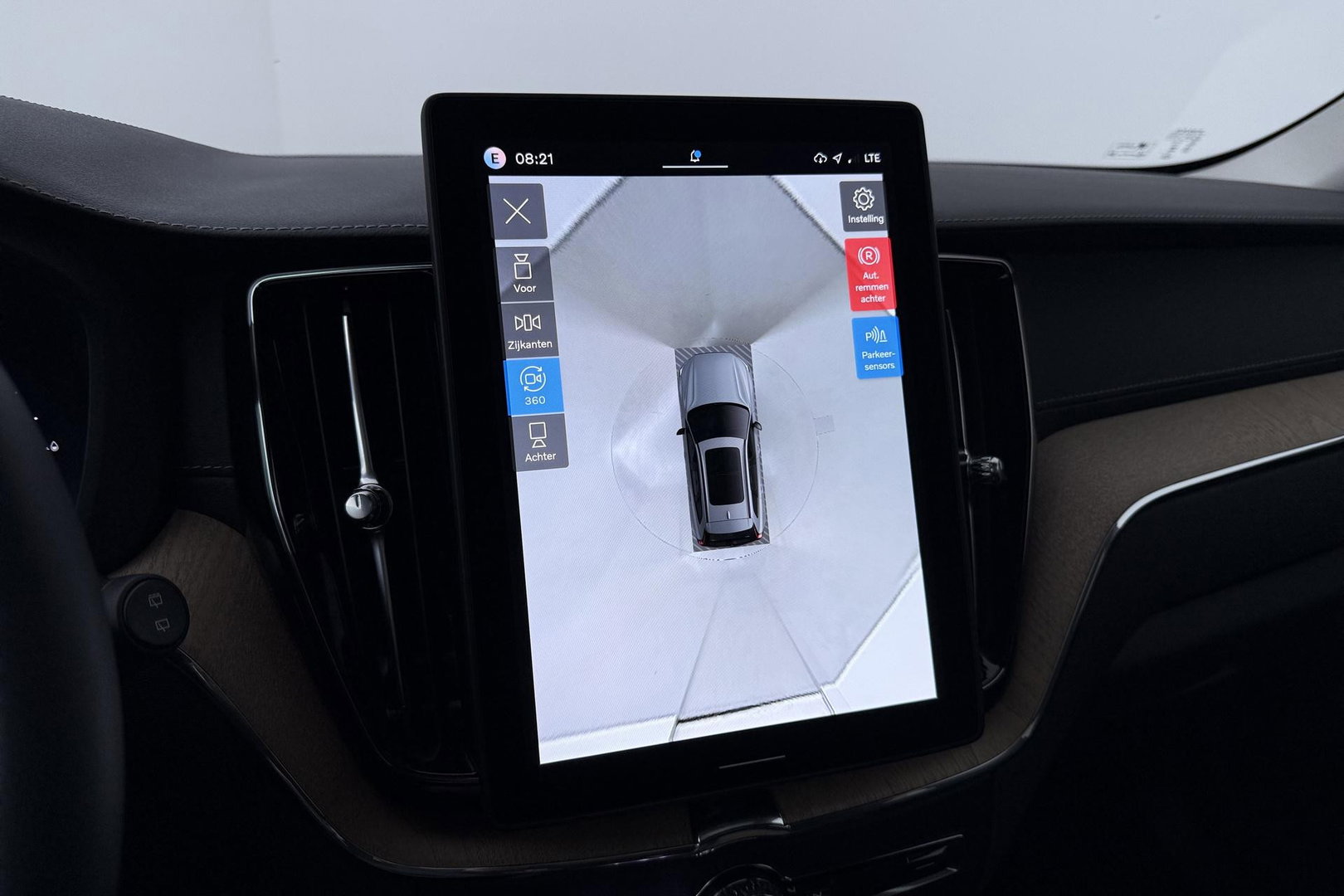 Volvo XC60 T8 Ultra Dark | Luchtvering | Harman/Kardon | Panoramadak | 360° Camera | Head-Up | Stoel+Stuurverwarming | ACC