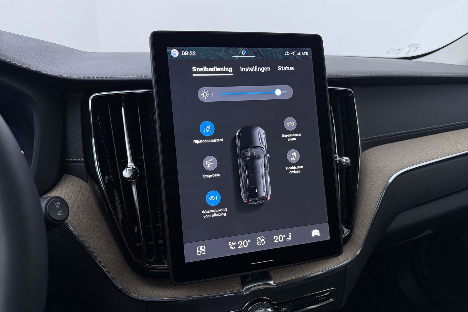 Volvo XC60 T8 Ultra Dark | Luchtvering | Harman/Kardon | Panoramadak | 360° Camera | Head-Up | Stoel+Stuurverwarming | ACC