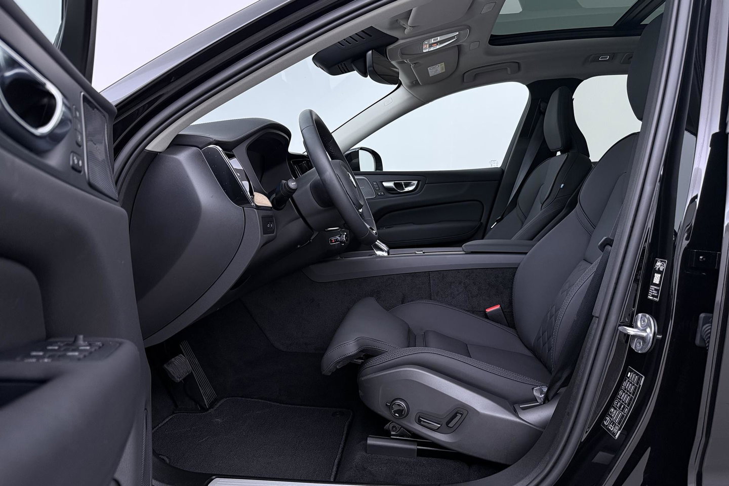 Volvo XC60 T8 Ultra Dark | Luchtvering | Harman/Kardon | Panoramadak | 360° Camera | Head-Up | Stoel+Stuurverwarming | ACC