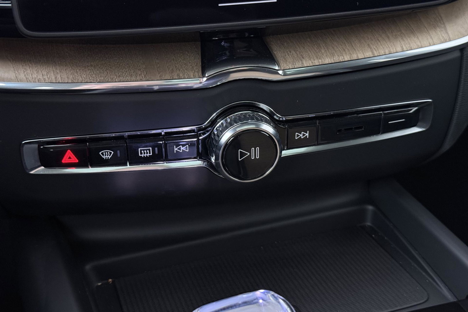 Volvo XC60 T8 Ultra Dark | Luchtvering | Harman/Kardon | Panoramadak | 360° Camera | Head-Up | Stoel+Stuurverwarming | ACC