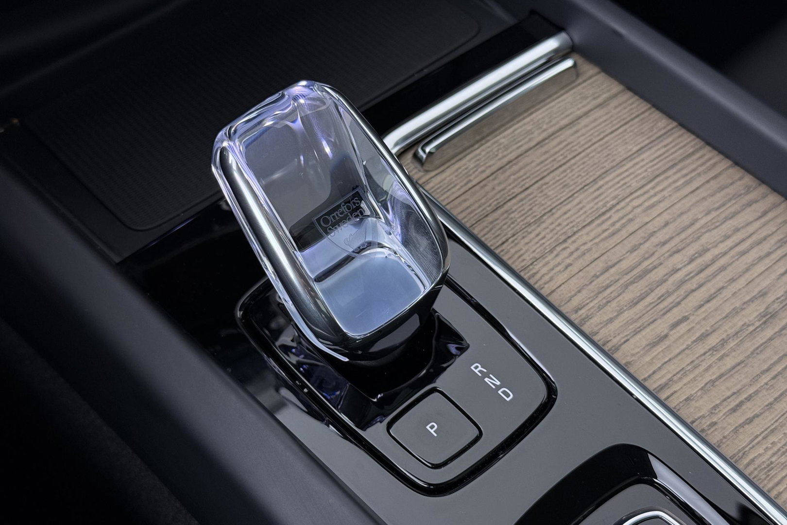 Volvo XC60 T8 Ultra Dark | Luchtvering | Harman/Kardon | Panoramadak | 360° Camera | Head-Up | Stoel+Stuurverwarming | ACC