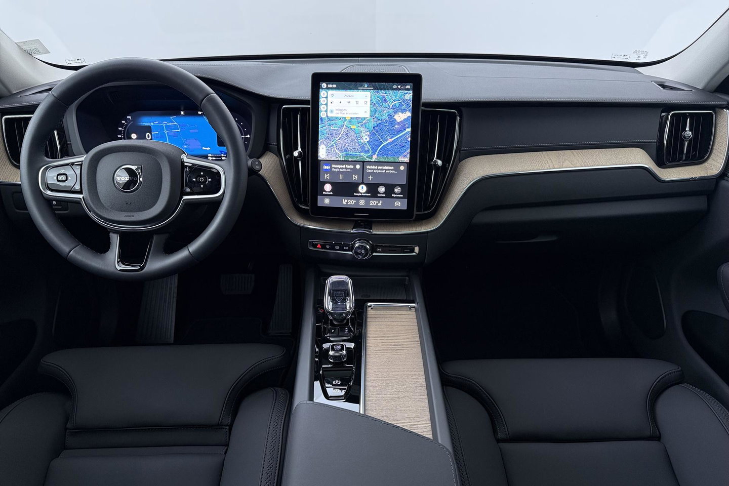 Volvo XC60 T8 Ultra Dark | Luchtvering | Harman/Kardon | Panoramadak | 360° Camera | Head-Up | Stoel+Stuurverwarming | ACC