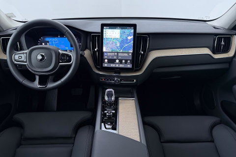 Volvo XC60 T8 Ultra Dark | Luchtvering | Harman/Kardon | Panoramadak | 360° Camera | Head-Up | Stoel+Stuurverwarming | ACC