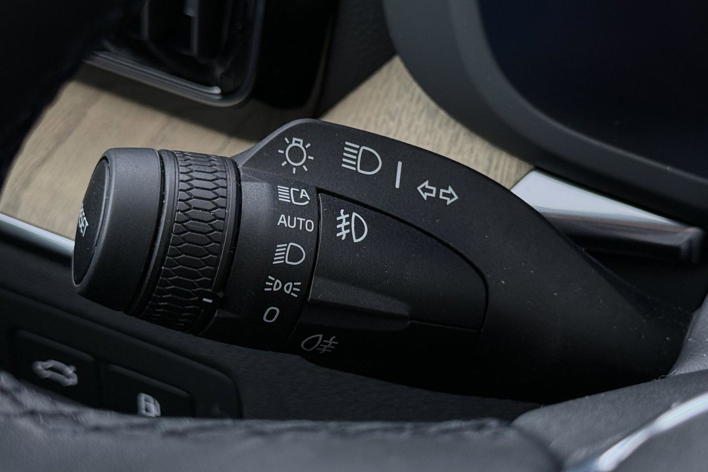 Volvo XC60 T8 Ultra Dark | Luchtvering | Harman/Kardon | Panoramadak | 360° Camera | Head-Up | Stoel+Stuurverwarming | ACC