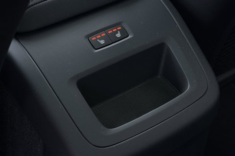 Volvo XC60 T8 Ultra Dark | Luchtvering | Harman/Kardon | Panoramadak | 360° Camera | Head-Up | Stoel+Stuurverwarming | ACC