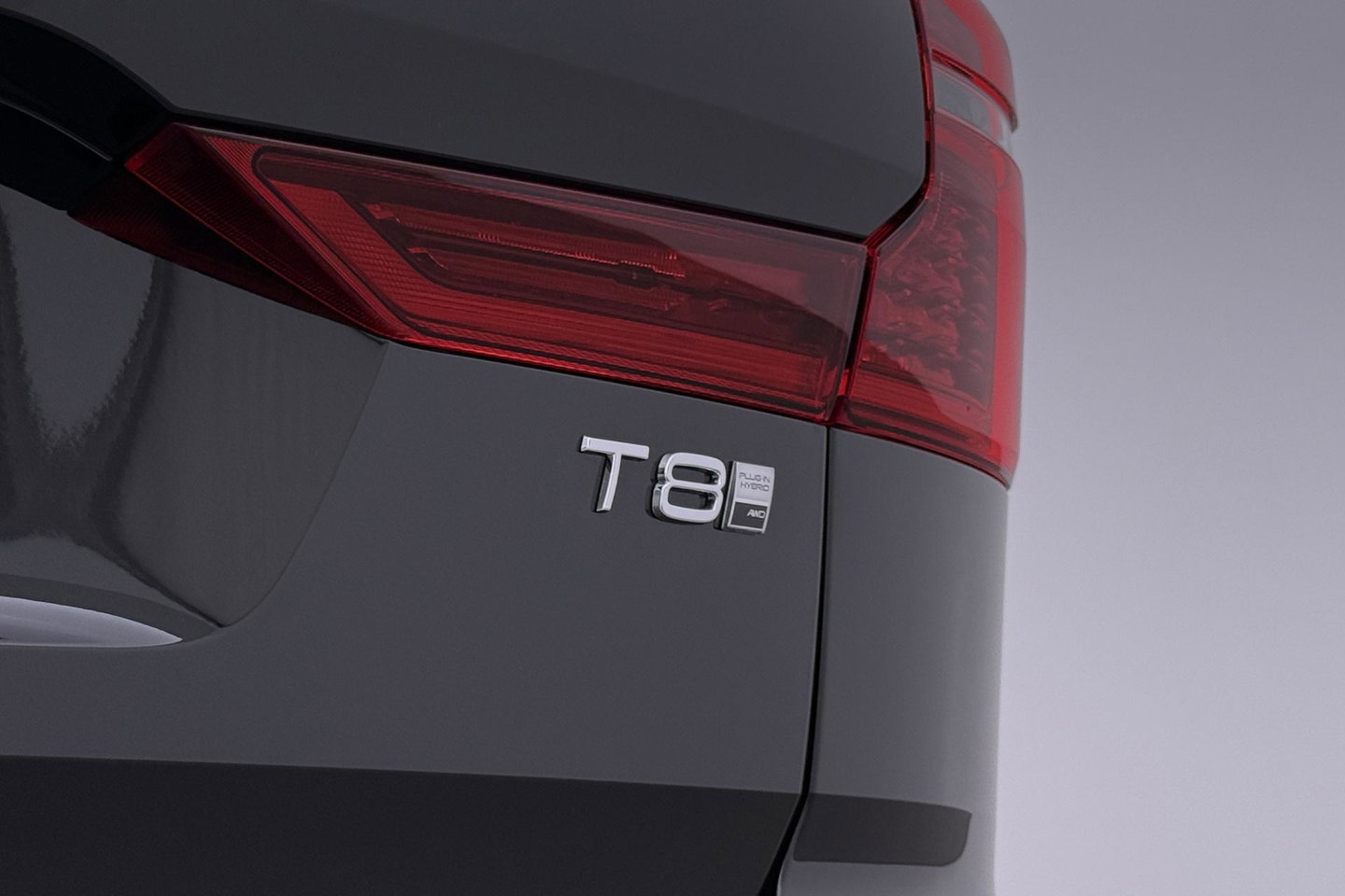 Volvo XC60 T8 Ultra Dark | Luchtvering | Harman/Kardon | Panoramadak | 360° Camera | Head-Up | Stoel+Stuurverwarming | ACC