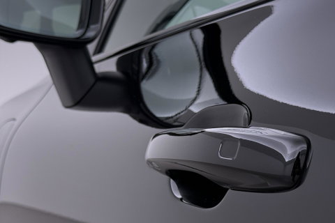 Volvo XC60 T8 Ultra Dark | Luchtvering | Harman/Kardon | Panoramadak | 360° Camera | Head-Up | Stoel+Stuurverwarming | ACC