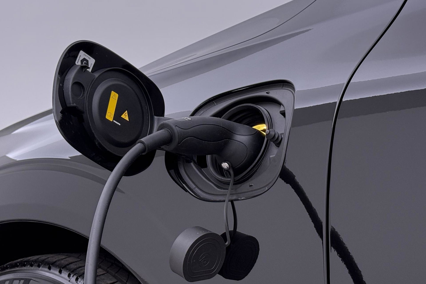 Volvo XC60 T8 Ultra Dark | Luchtvering | Harman/Kardon | Panoramadak | 360° Camera | Head-Up | Stoel+Stuurverwarming | ACC