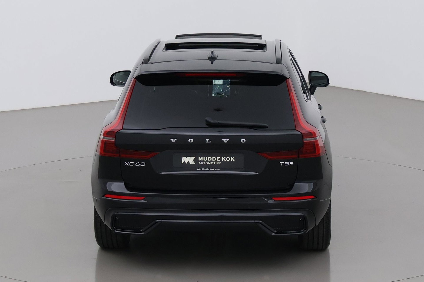 Volvo XC60 T8 Ultra Dark | Luchtvering | Harman/Kardon | Panoramadak | 360° Camera | Head-Up | Stoel+Stuurverwarming | ACC