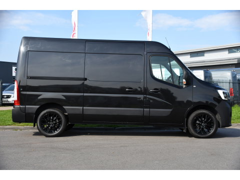 Renault Master T33 2.3 dCi 135 L2H2 Camera, Cruise, LED, Multimedia, Trekhaak, 135pk, NAVI, Betimmering, Uniek!