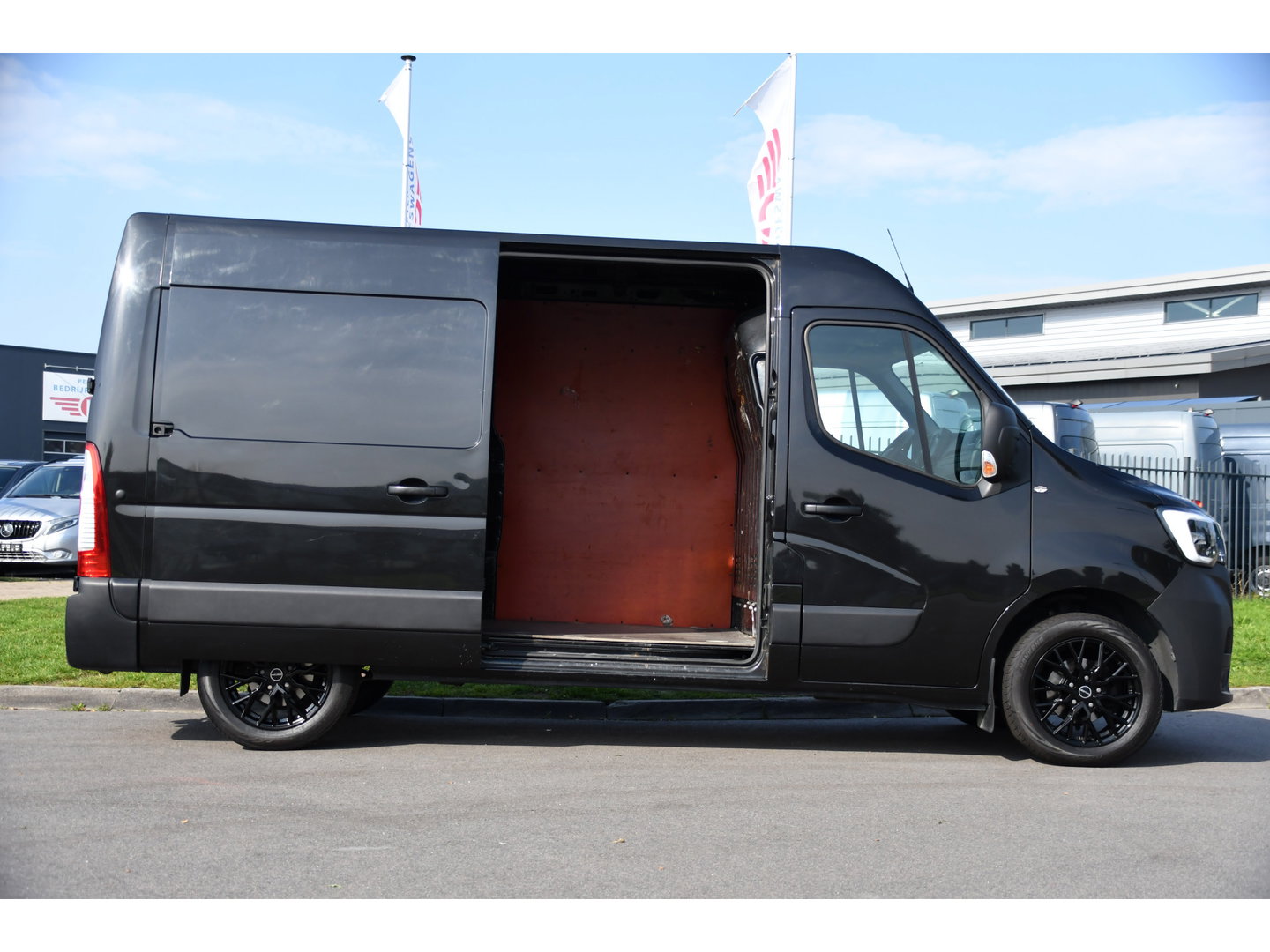 Renault Master T33 2.3 dCi 135 L2H2 Camera, Cruise, LED, Multimedia, Trekhaak, 135pk, NAVI, Betimmering, Uniek!