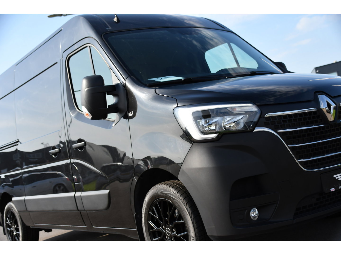 Renault Master T33 2.3 dCi 135 L2H2 Camera, Cruise, LED, Multimedia, Trekhaak, 135pk, NAVI, Betimmering, Uniek!