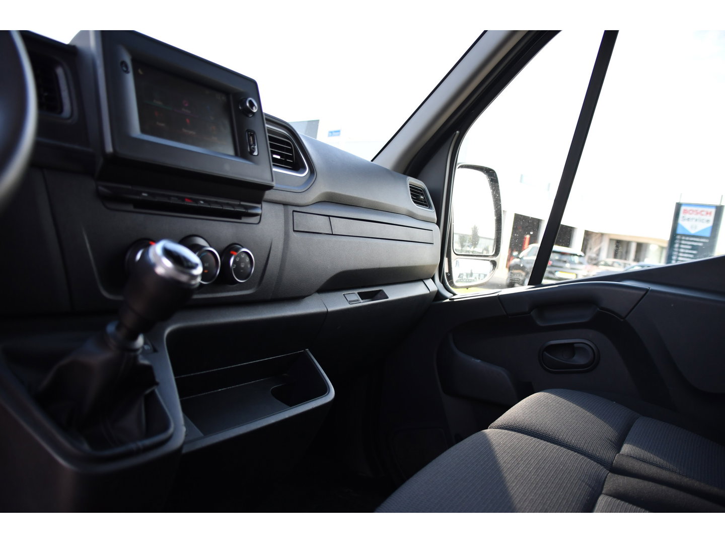 Renault Master T33 2.3 dCi 135 L2H2 Camera, Cruise, LED, Multimedia, Trekhaak, 135pk, NAVI, Betimmering, Uniek!