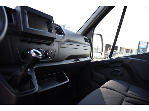 Renault Master T33 2.3 dCi 135 L2H2 Camera, Cruise, LED, Multimedia, Trekhaak, 135pk, NAVI, Betimmering, Uniek!