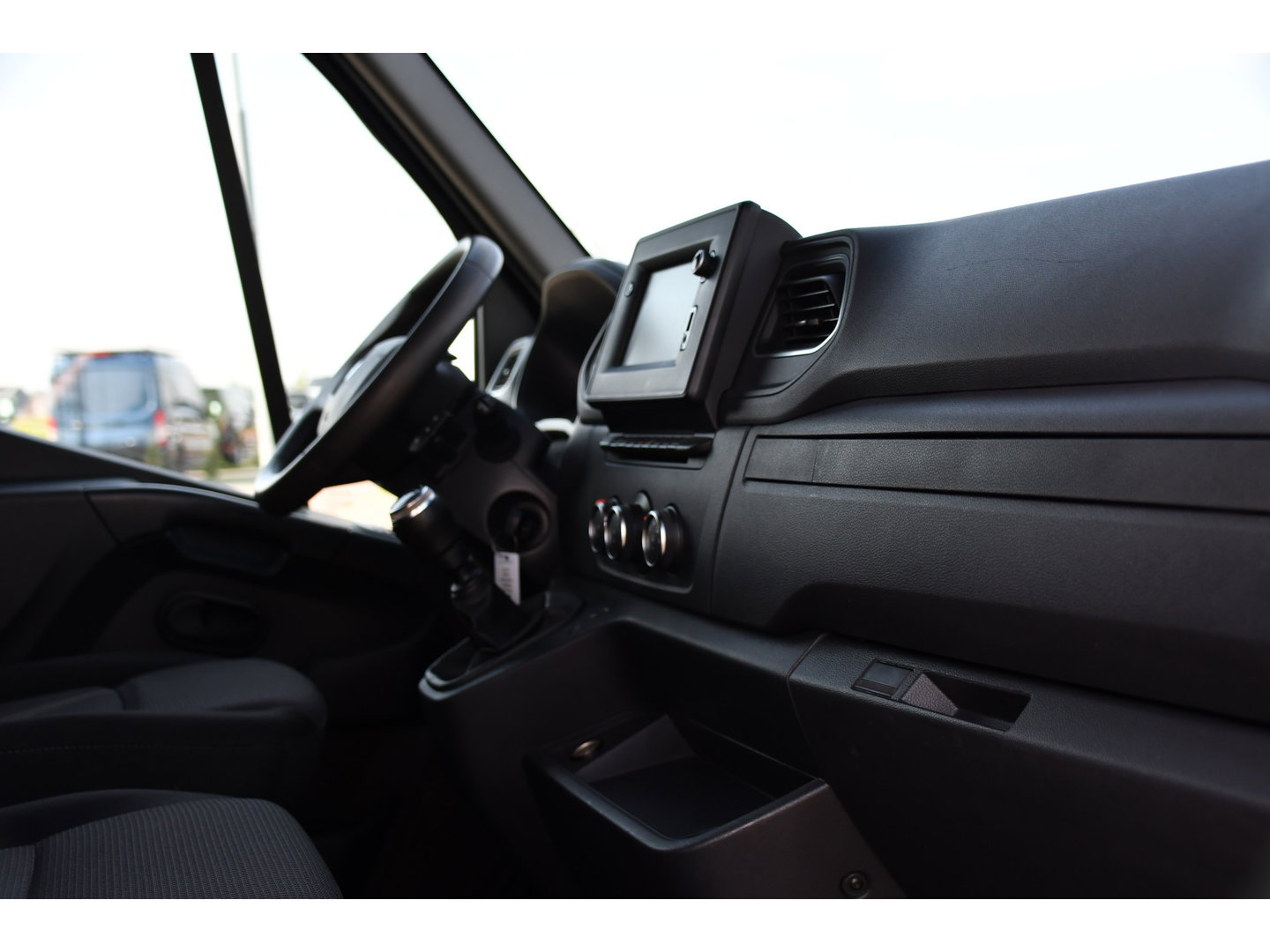 Renault Master T33 2.3 dCi 135 L2H2 Camera, Cruise, LED, Multimedia, Trekhaak, 135pk, NAVI, Betimmering, Uniek!