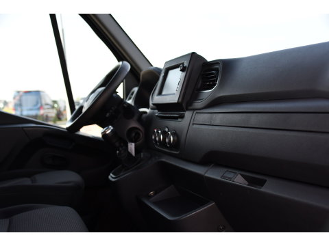 Renault Master T33 2.3 dCi 135 L2H2 Camera, Cruise, LED, Multimedia, Trekhaak, 135pk, NAVI, Betimmering, Uniek!