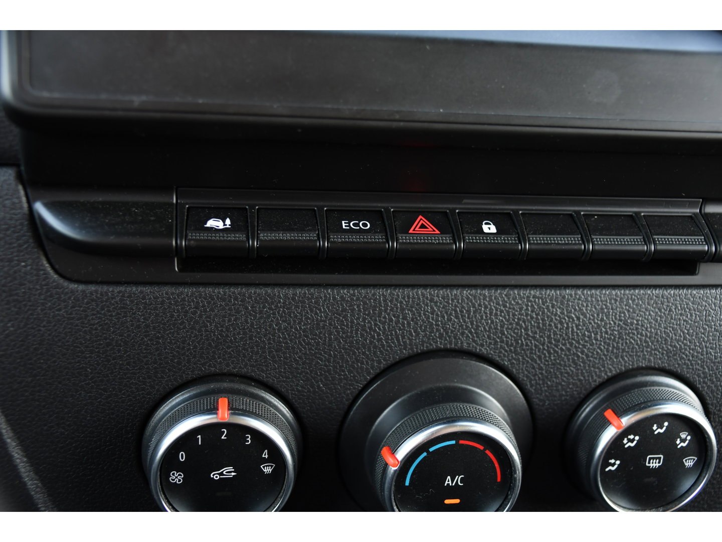Renault Master T33 2.3 dCi 135 L2H2 Camera, Cruise, LED, Multimedia, Trekhaak, 135pk, NAVI, Betimmering, Uniek!