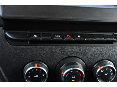 Renault Master T33 2.3 dCi 135 L2H2 Camera, Cruise, LED, Multimedia, Trekhaak, 135pk, NAVI, Betimmering, Uniek!