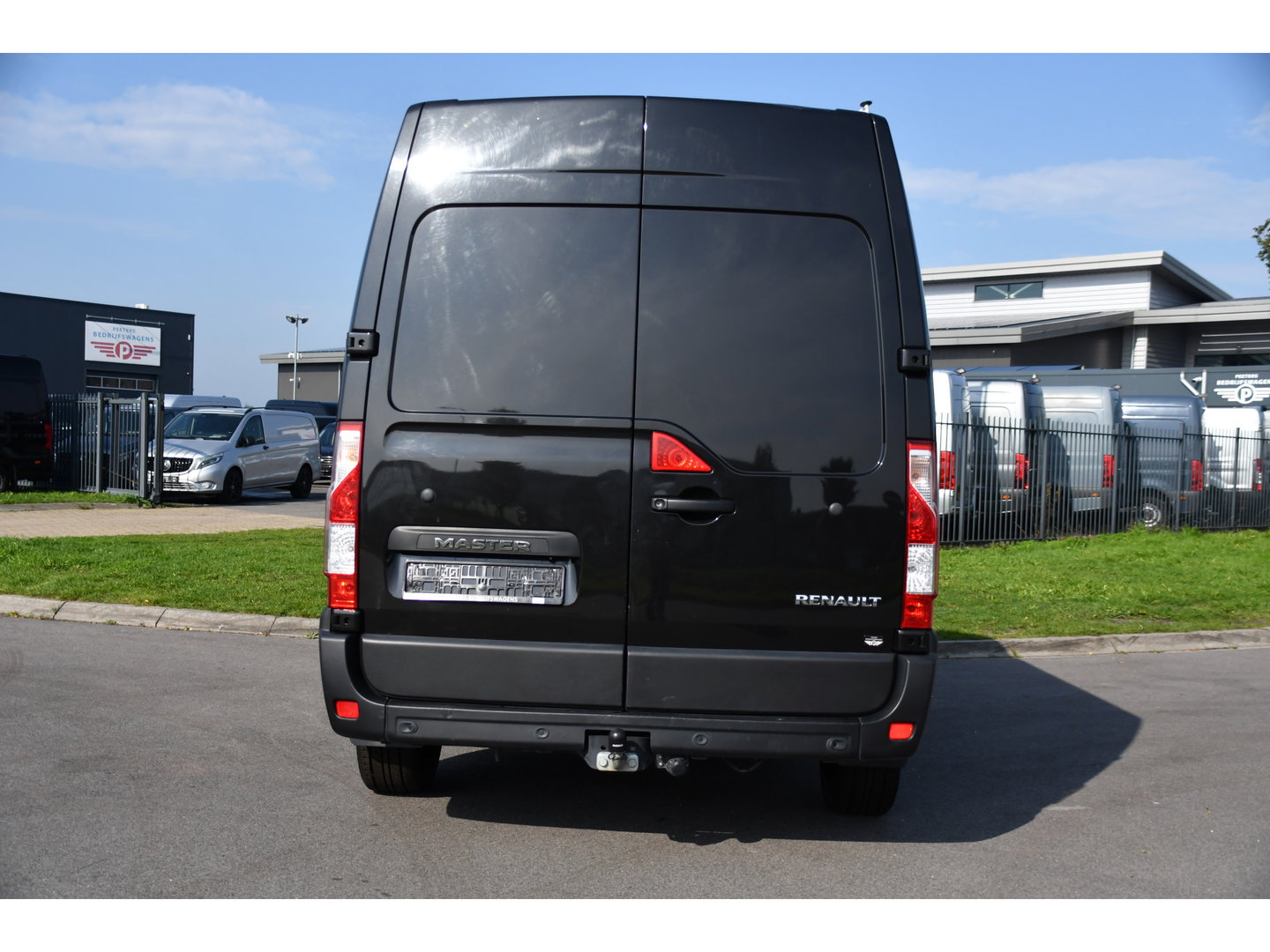 Renault Master T33 2.3 dCi 135 L2H2 Camera, Cruise, LED, Multimedia, Trekhaak, 135pk, NAVI, Betimmering, Uniek!