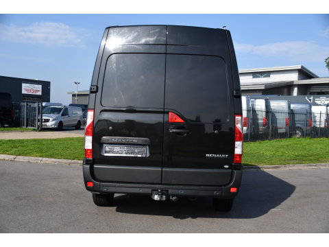 Renault Master T33 2.3 dCi 135 L2H2 Camera, Cruise, LED, Multimedia, Trekhaak, 135pk, NAVI, Betimmering, Uniek!