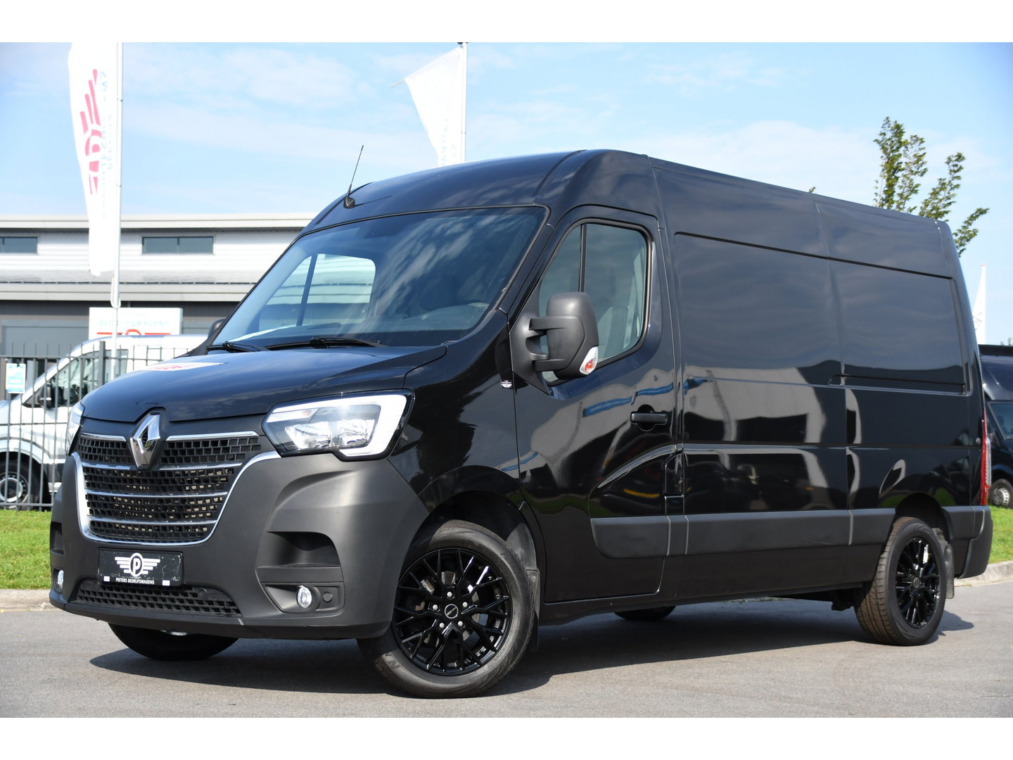 Renault Master T33 2.3 dCi 135 L2H2 Camera, Cruise, LED, Multimedia, Trekhaak, 135pk, NAVI, Betimmering, Uniek!