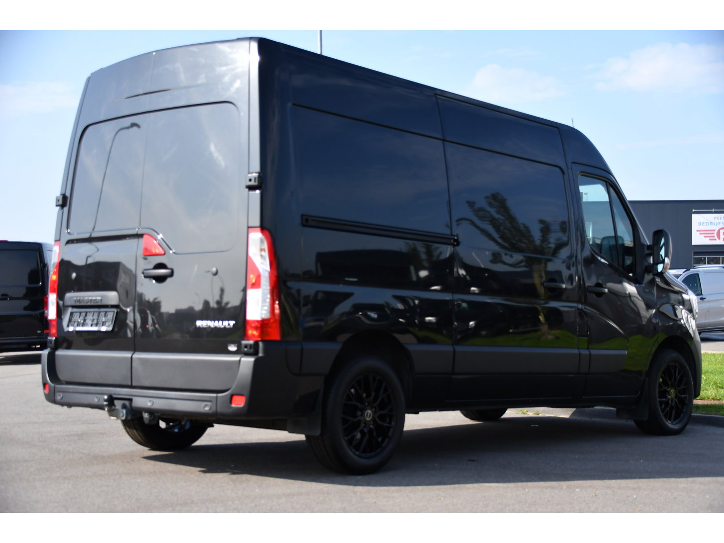 Renault Master T33 2.3 dCi 135 L2H2 Camera, Cruise, LED, Multimedia, Trekhaak, 135pk, NAVI, Betimmering, Uniek!