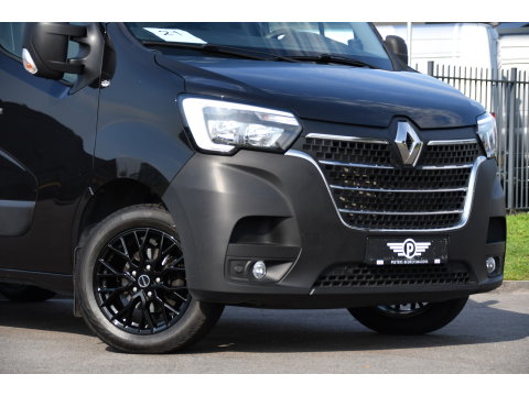 Renault Master T33 2.3 dCi 135 L2H2 Camera, Cruise, LED, Multimedia, Trekhaak, 135pk, NAVI, Betimmering, Uniek!