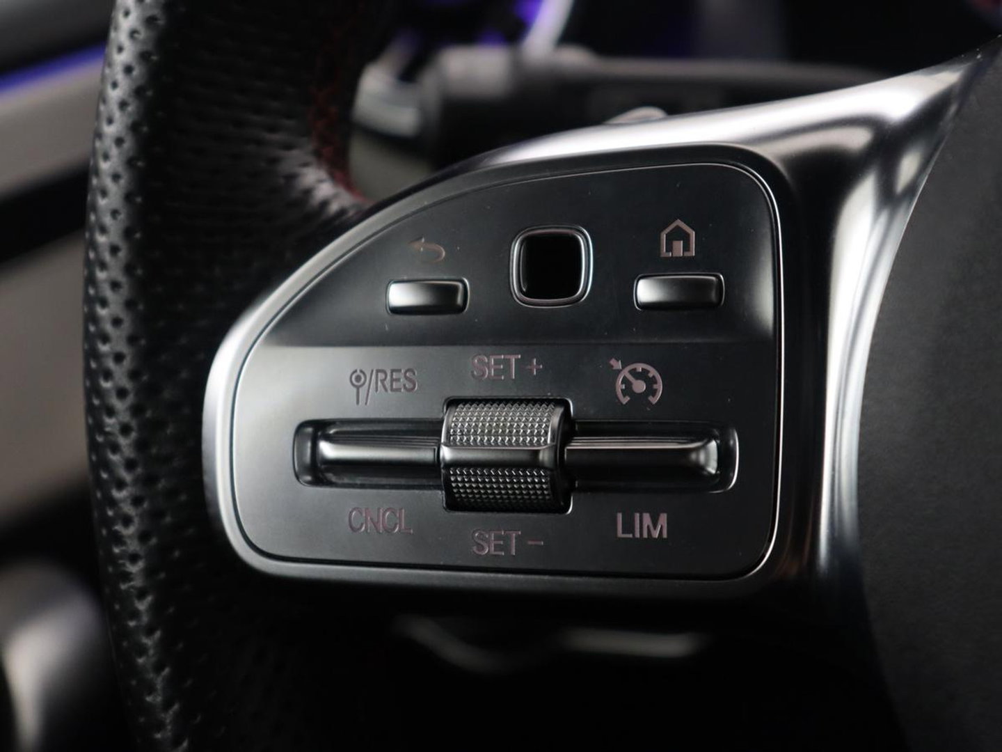 Mercedes-Benz A-Klasse 180 Business Solution AMG | Apple Carplay | LED | Navigatie | Stoelverwarming |