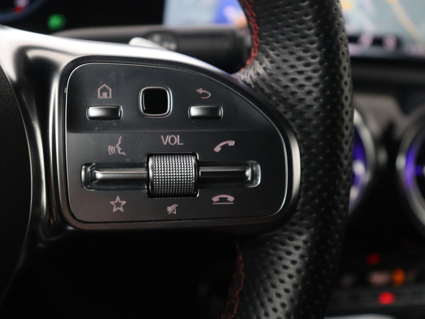Mercedes-Benz A-Klasse 180 Business Solution AMG | Apple Carplay | LED | Navigatie | Stoelverwarming |